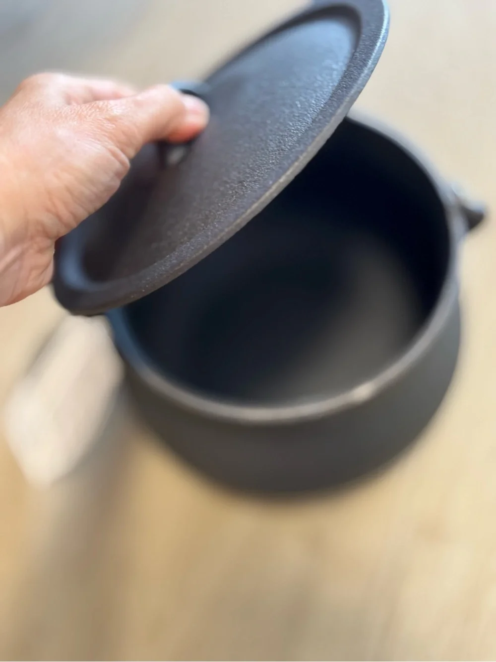 Smith & Clark 4 Quart Cast Iron Cauldron Pot